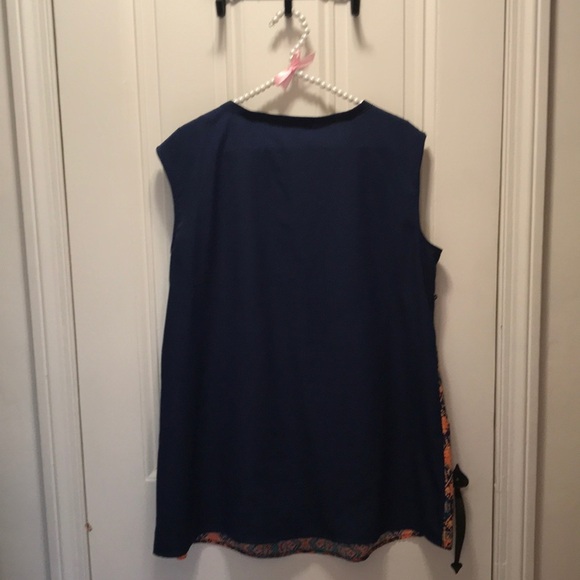 Is Lange for Target. Large. Maternity Blouse - Picture 10 of 10